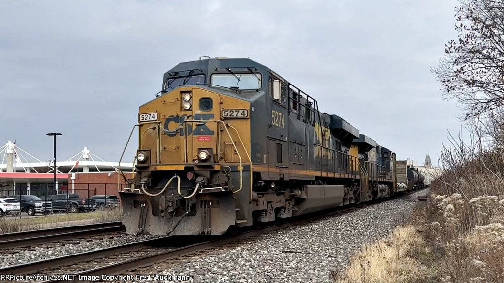 CSX 5274 leads M369.